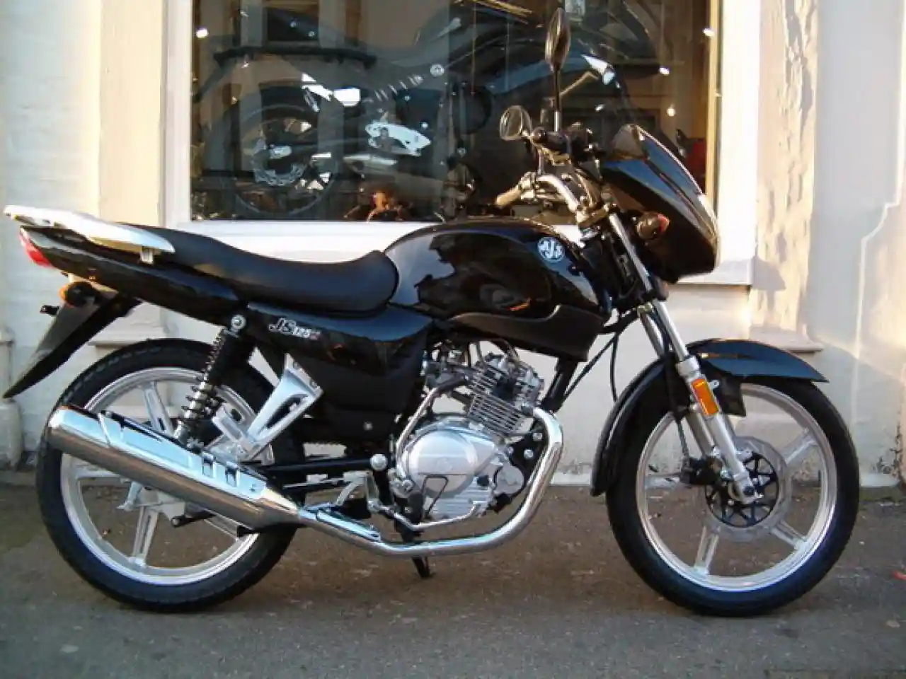 AJS Regal Raptor DD125E 8 Silverhawk 2009 1