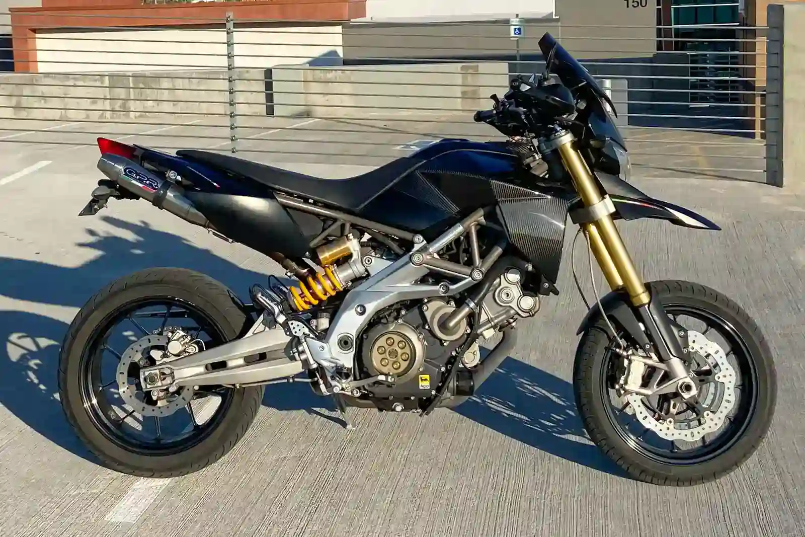Aprilia Dorsoduro 750 2009 1