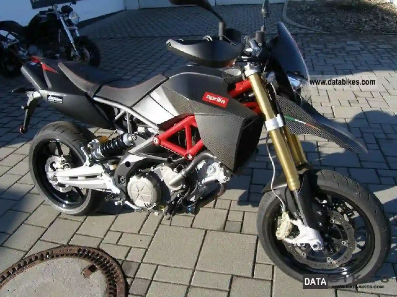 Aprilia Dorsoduro 750 Factory 2010