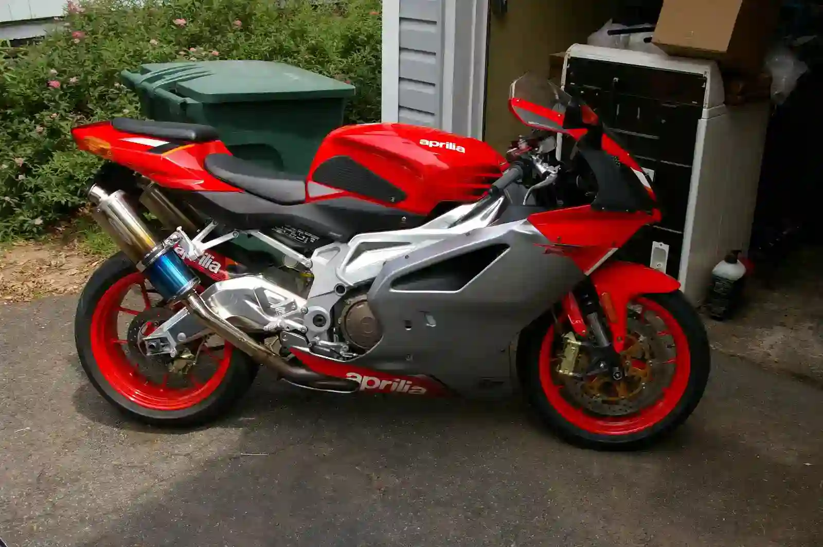 Aprilia RSV Mille 1000 R Factory 2004