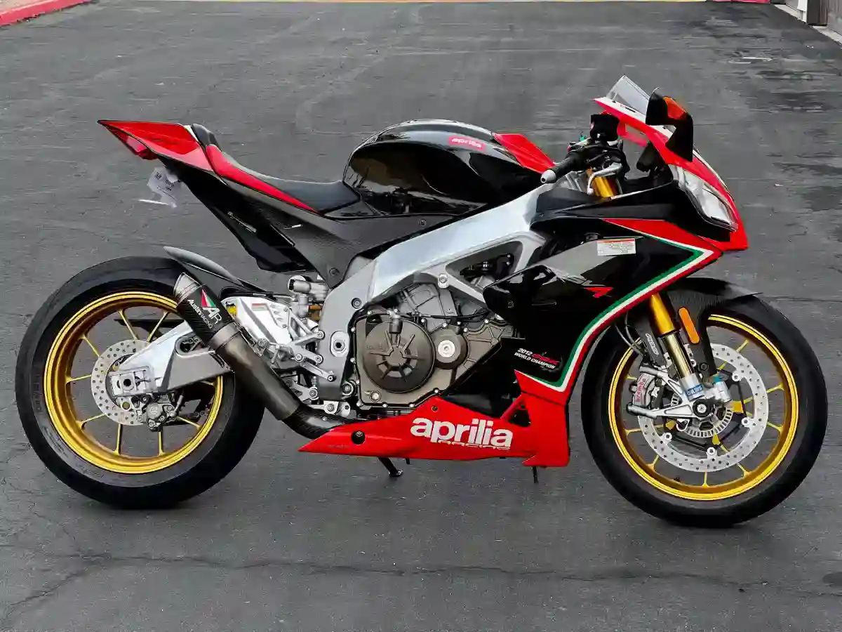 Aprilia RSV4 Factory APRC 2013