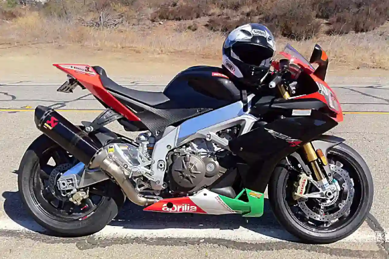 Aprilia RSV4 Factory APRC SE 2011