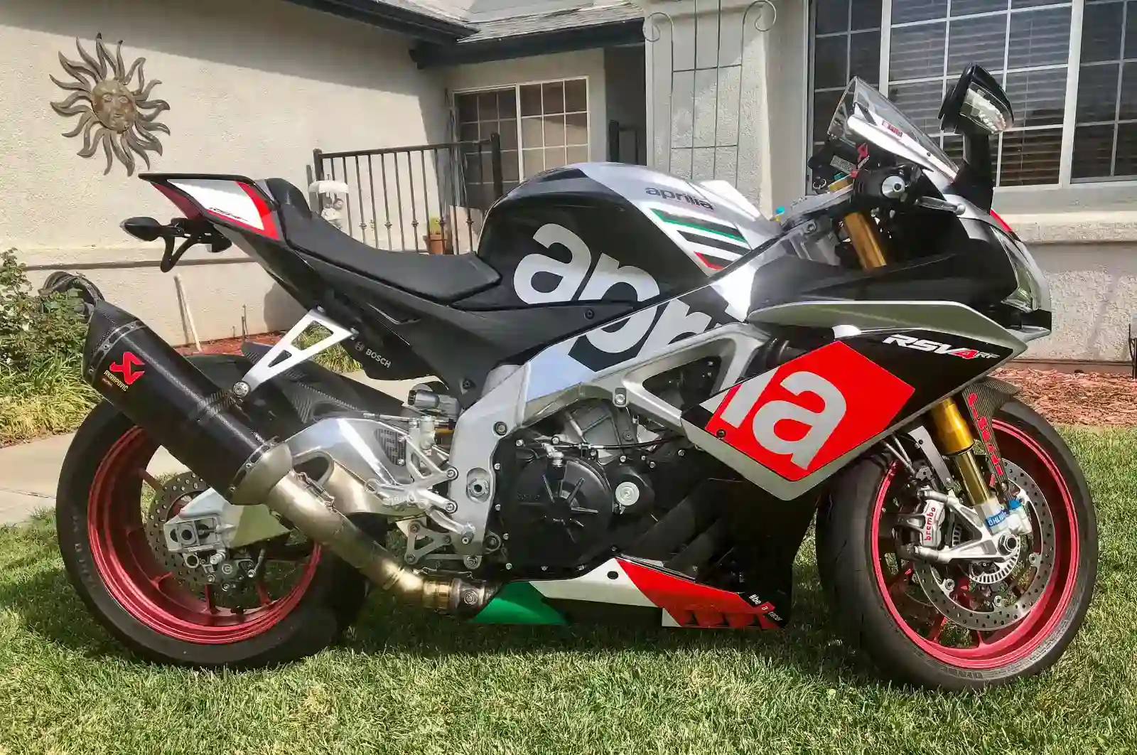 Aprilia RSV4 RF 2016