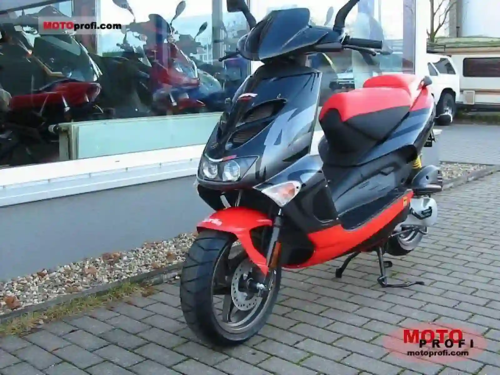 Aprilia SR 50 R Street 2009 1