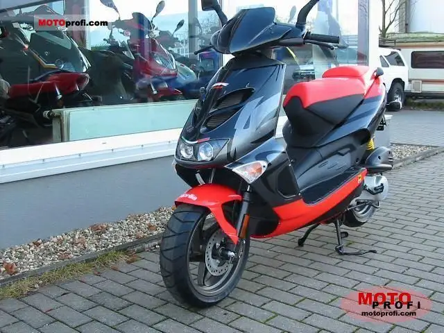 Aprilia SR 50 R Street 2011