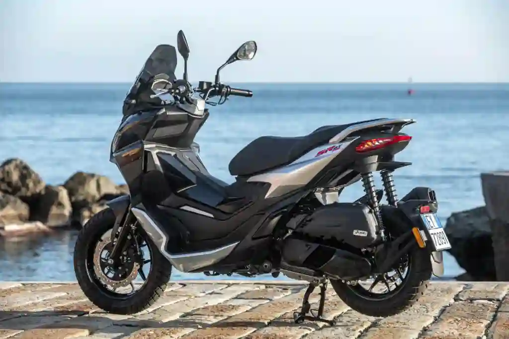 Aprilia SR GT 125 2023