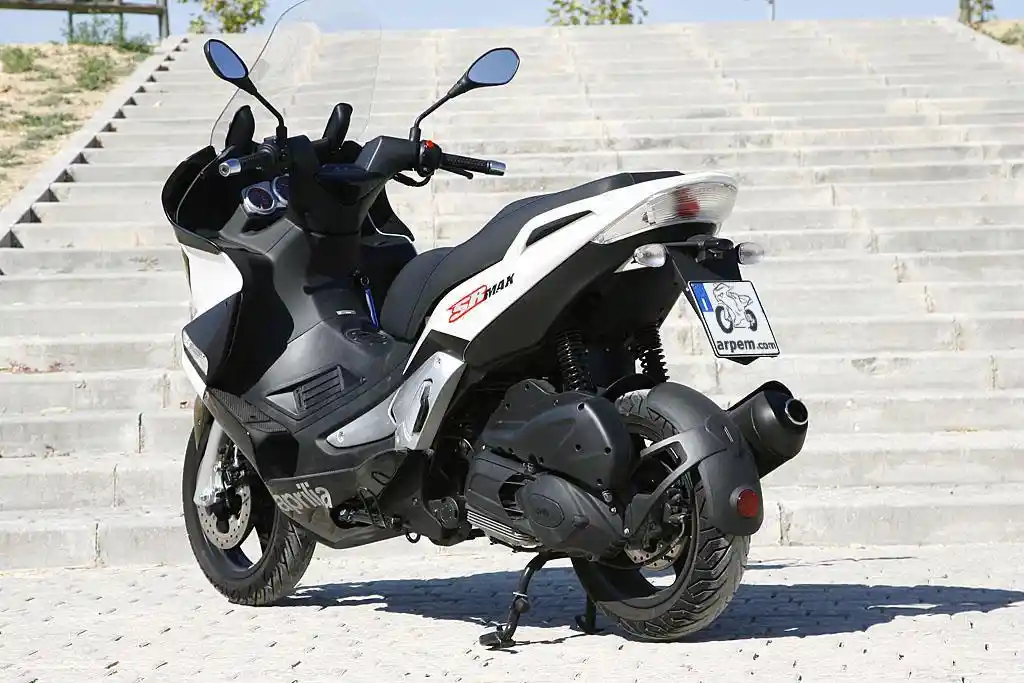 Aprilia SR Max 125 2012