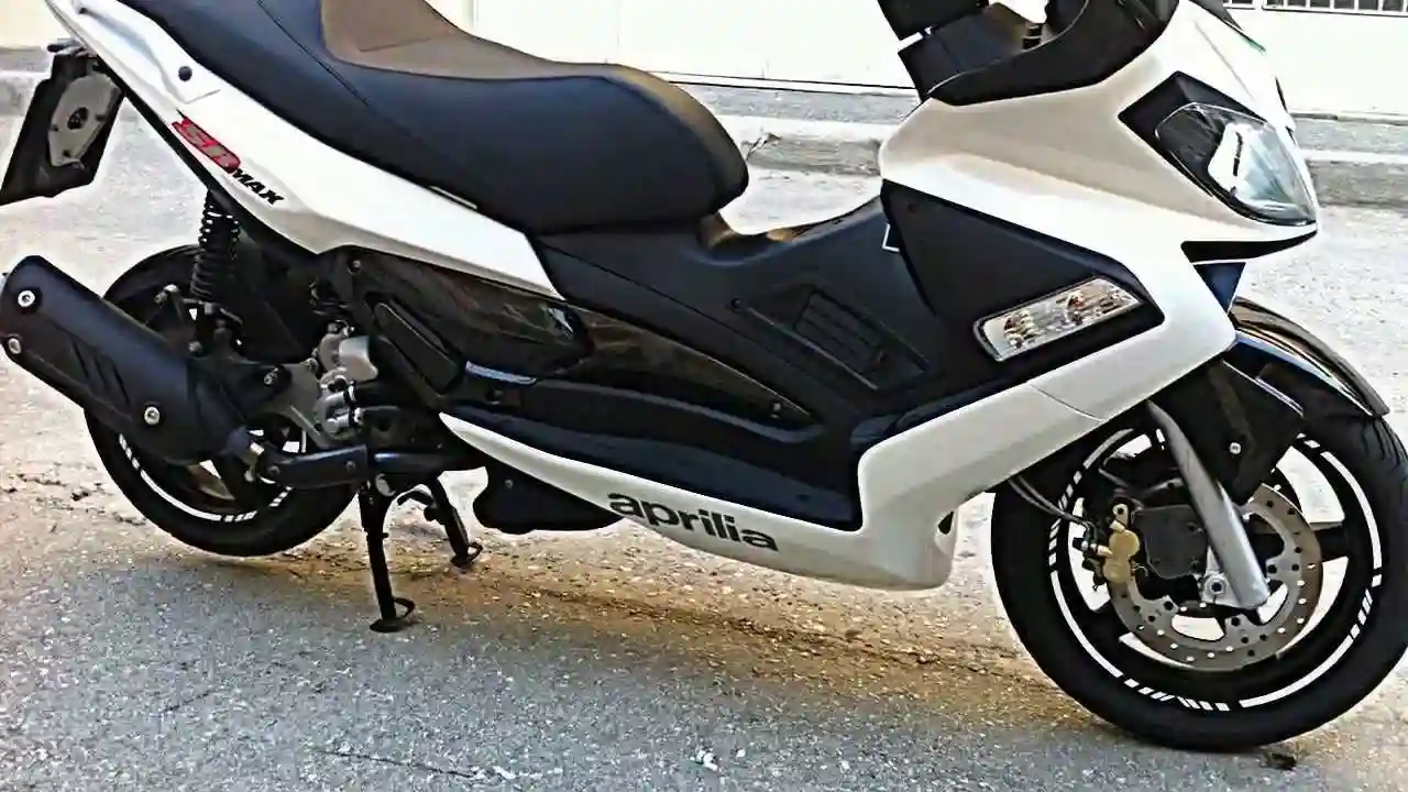 Aprilia SR Max 300 2015