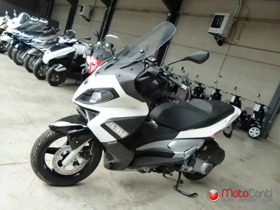 Aprilia SR Max 300 2018