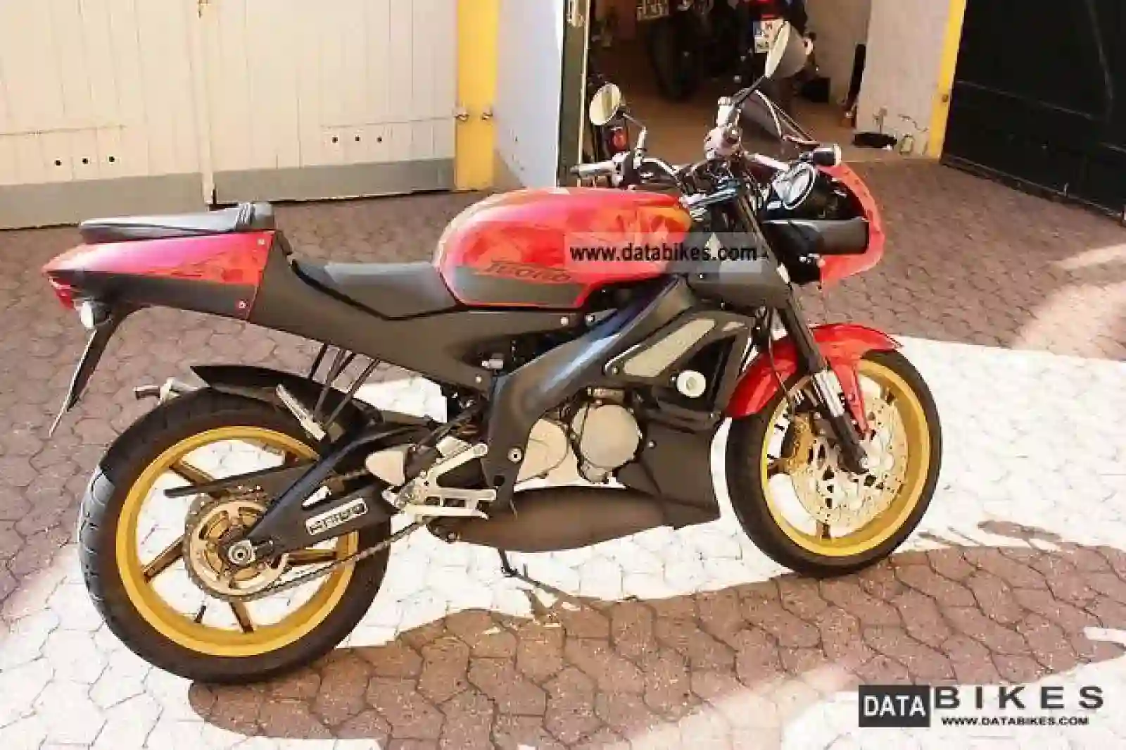 Aprilia TUONO 125 2004