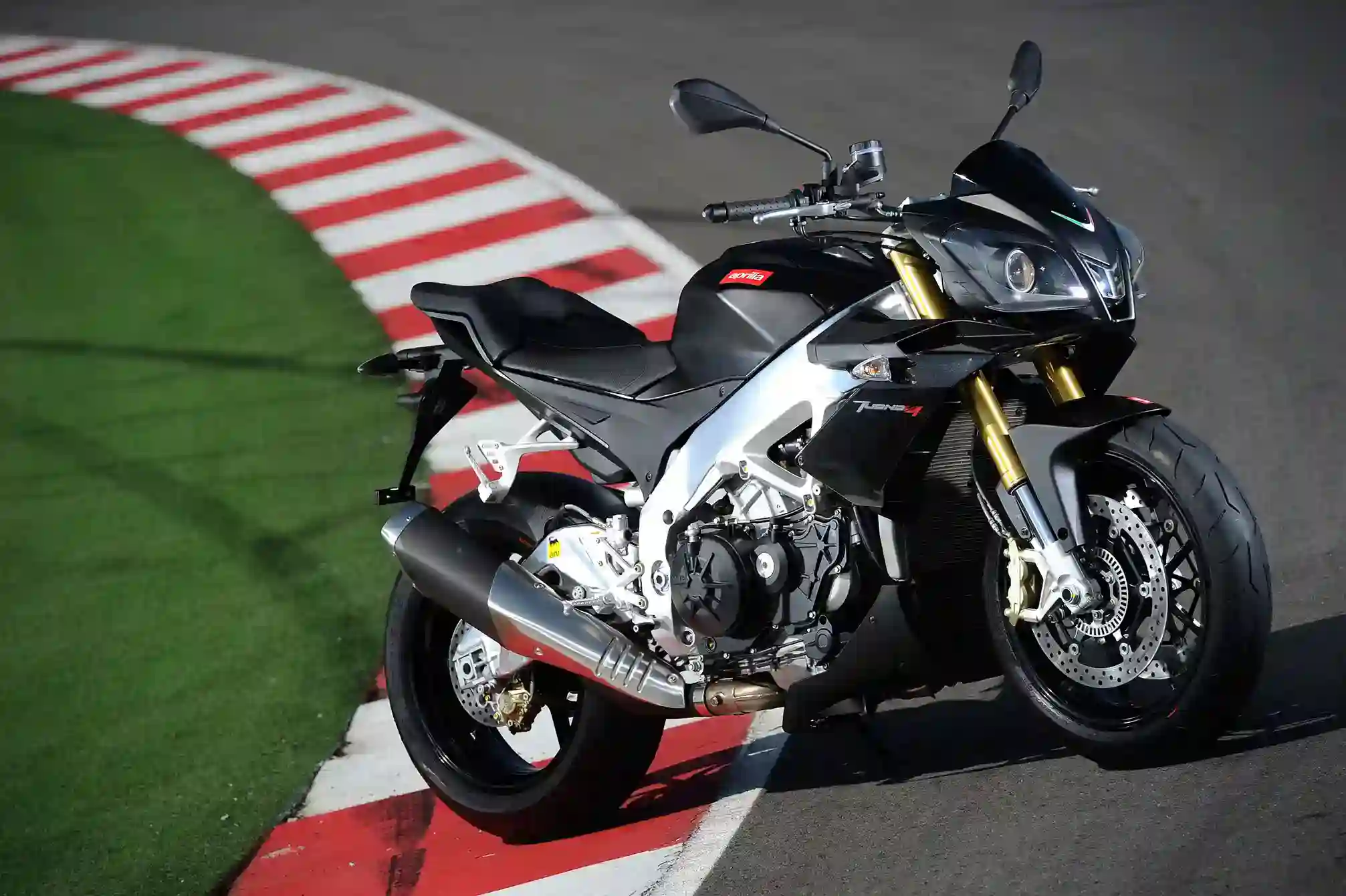 Aprilia Tuono V4 R 2012