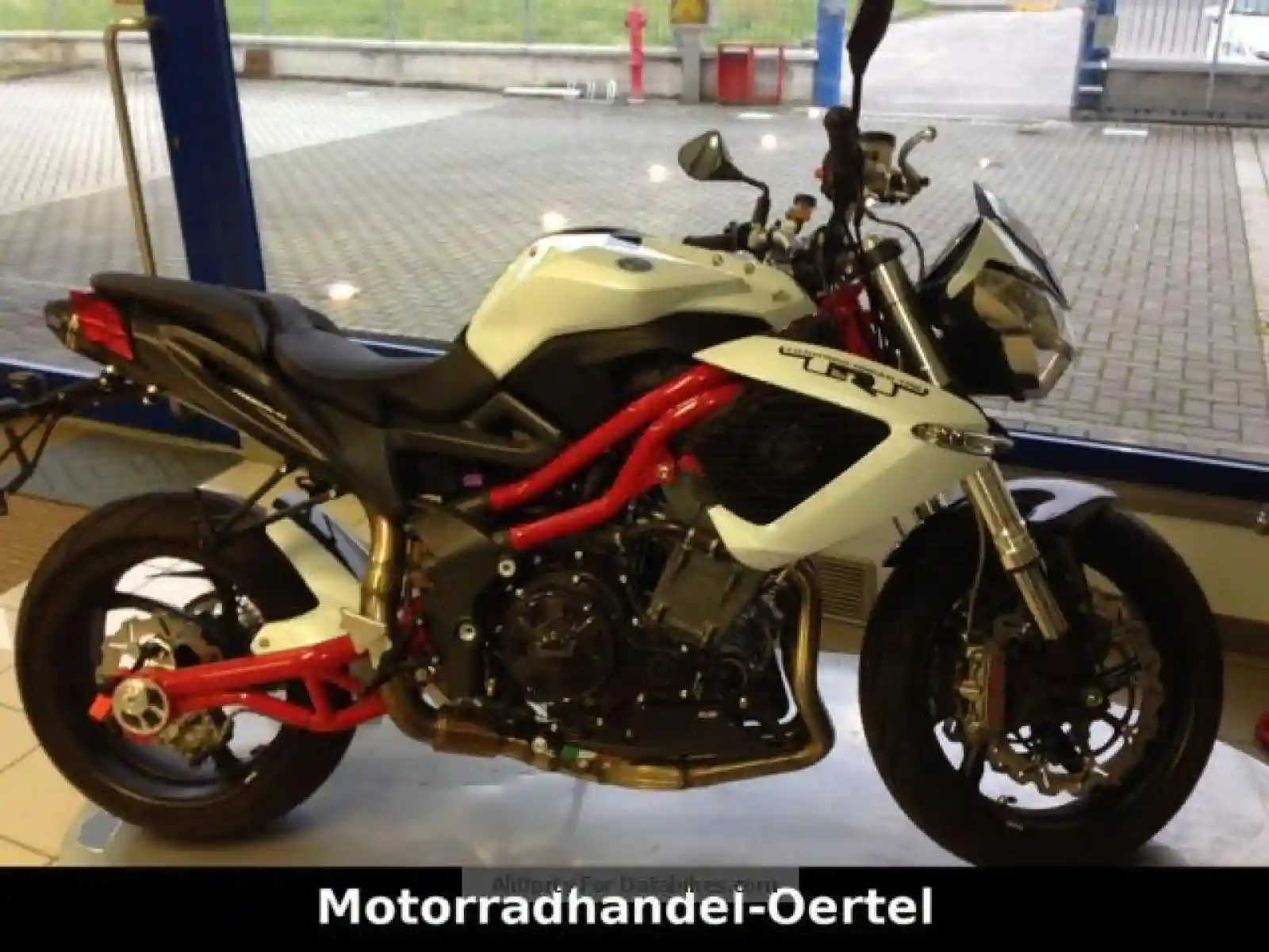 Benelli Tornado Naked Tre R160 2010