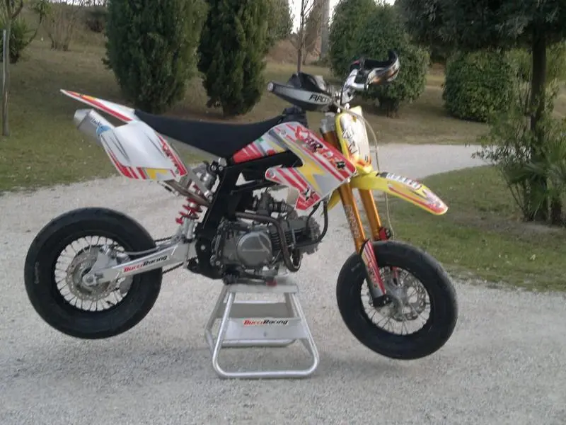 Buccimoto BR1 F4 Motard 2010
