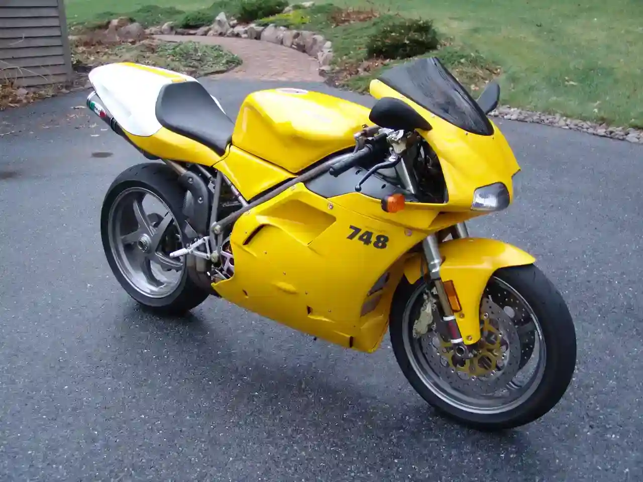 Ducati 748 2001