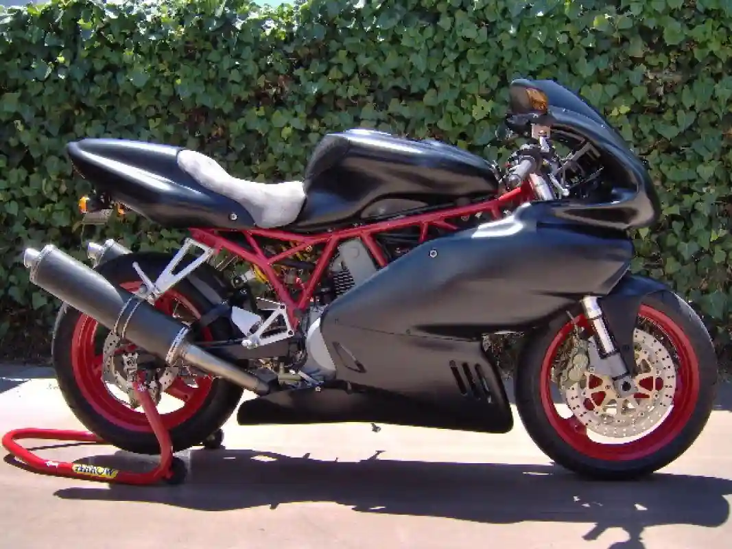 Ducati 750 Supersport 2001