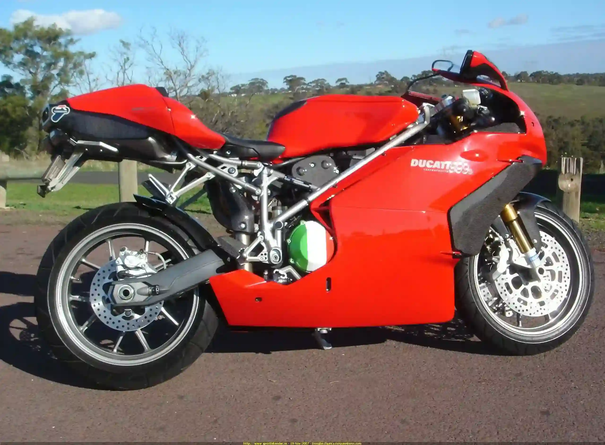 Ducati 999 S 2004
