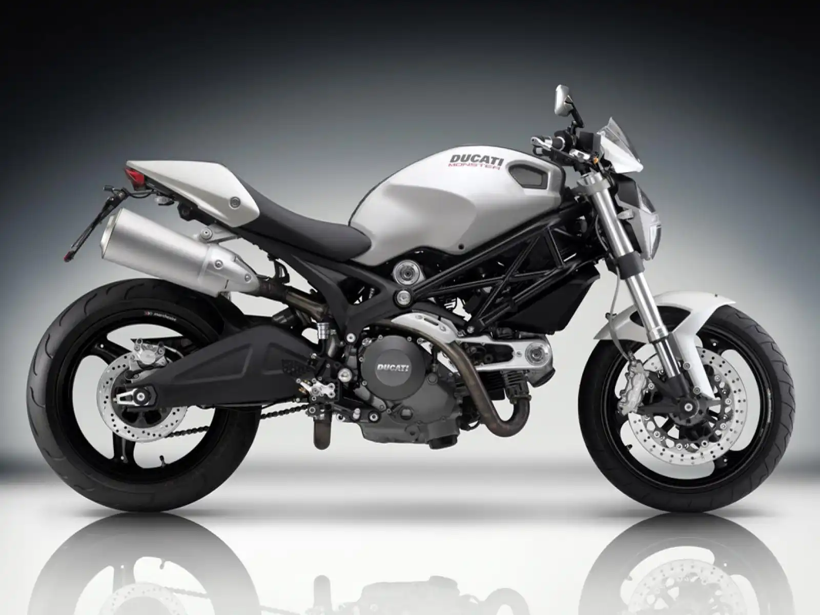 Ducati Monster 696 2010