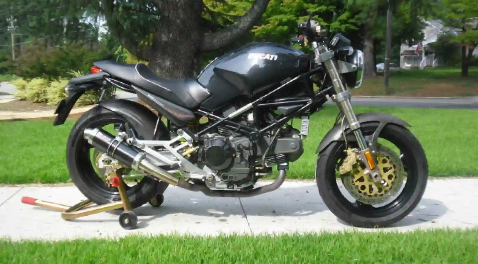Ducati Monster 900 Monster 900 Dark Monster 900 City Monster 900 Cromo Monster 900 Special 2000