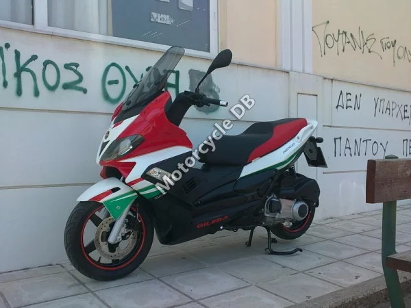 Gilera Nexus 300 Simoncelli 2009 1