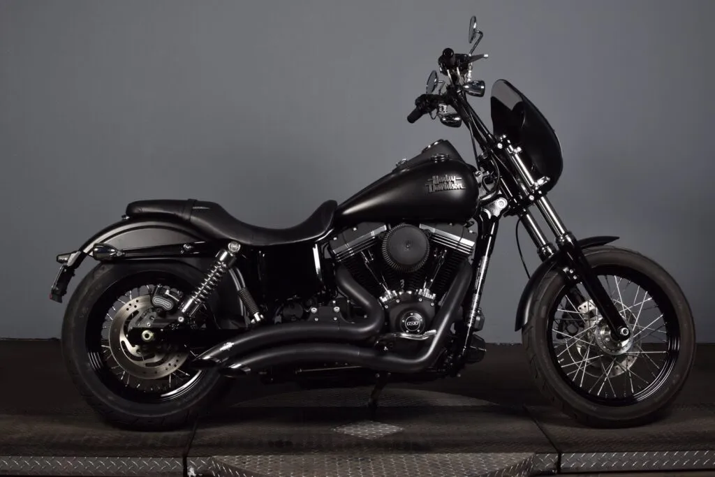 Harley Davidson Dyna Street Bob Dark Custom 2015