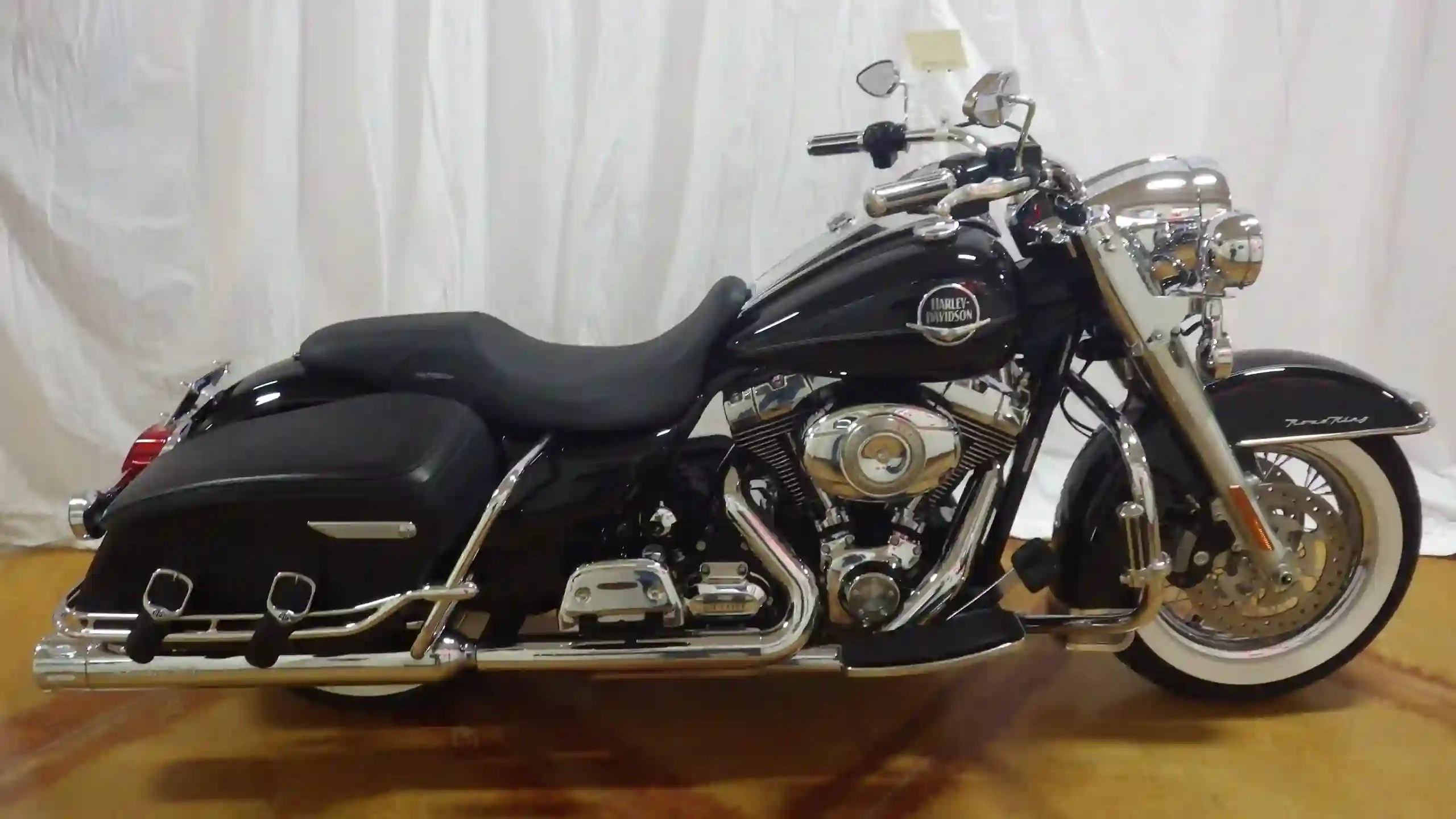 Harley Davidson FLHRC Road King Classic 2010