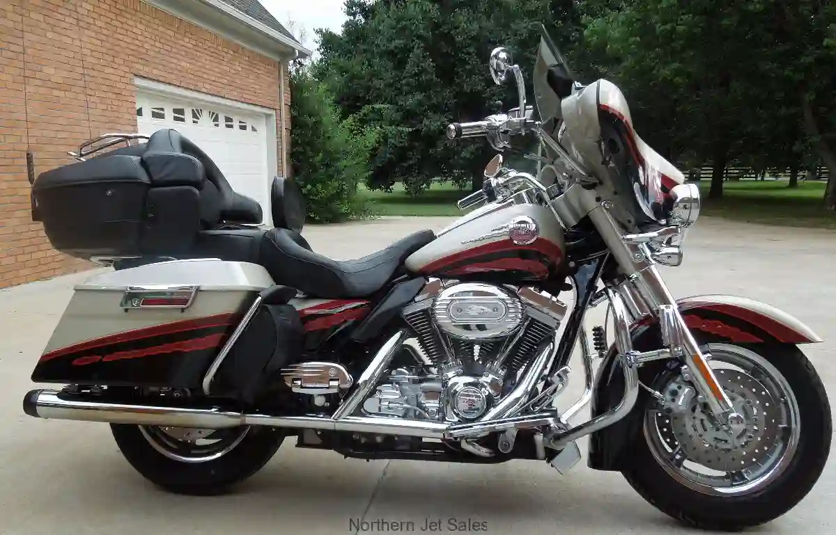 Harley Davidson FLHTCUSE Screamin Eagle Ultra Classic Electra Glide 2006