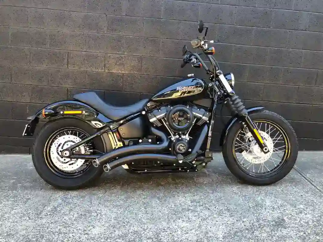 Harley Davidson Softail Street Bob Dark Custom 2018