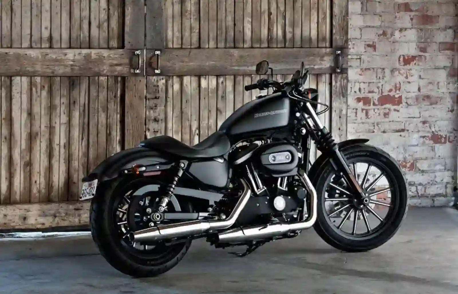 Harley Davidson Sportster Iron 883 Dark Custom 2013