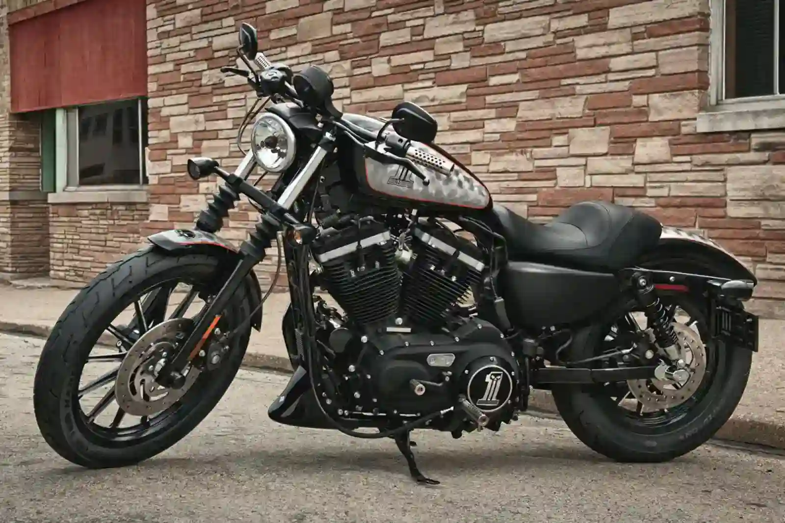 Harley Davidson Sportster Iron 883 Dark Custom 2015