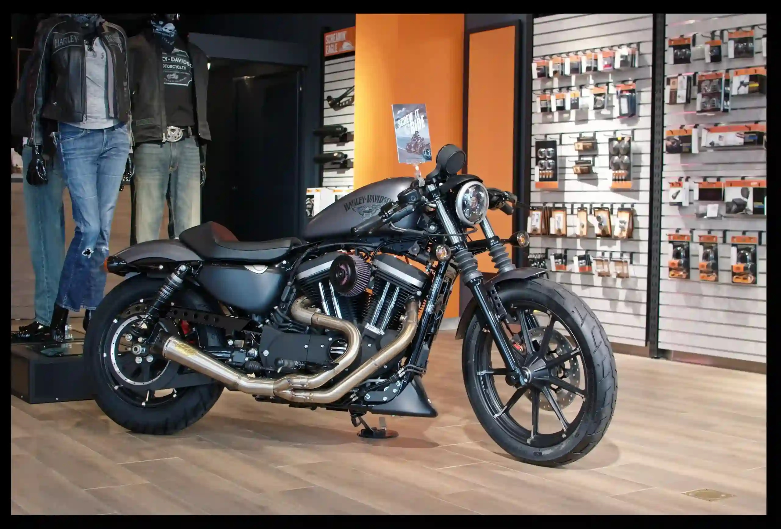 Harley Davidson Sportster Iron 883 Dark Custom 2016