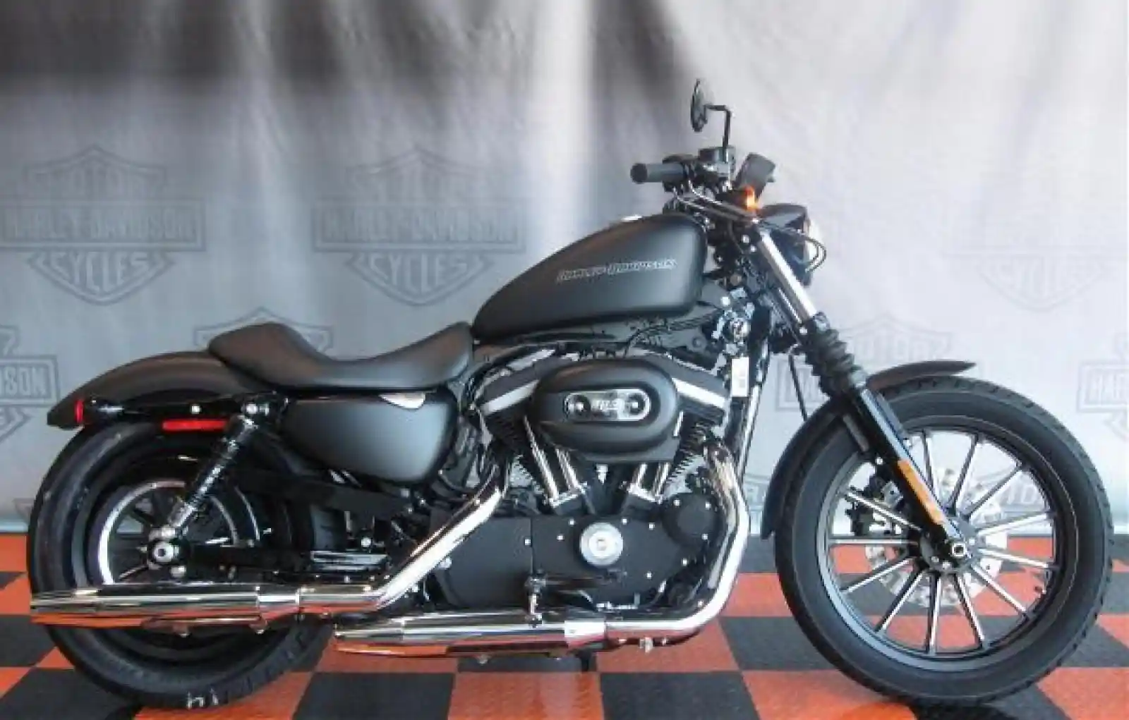 Harley Davidson Sportster XL883N Iron 833 2011
