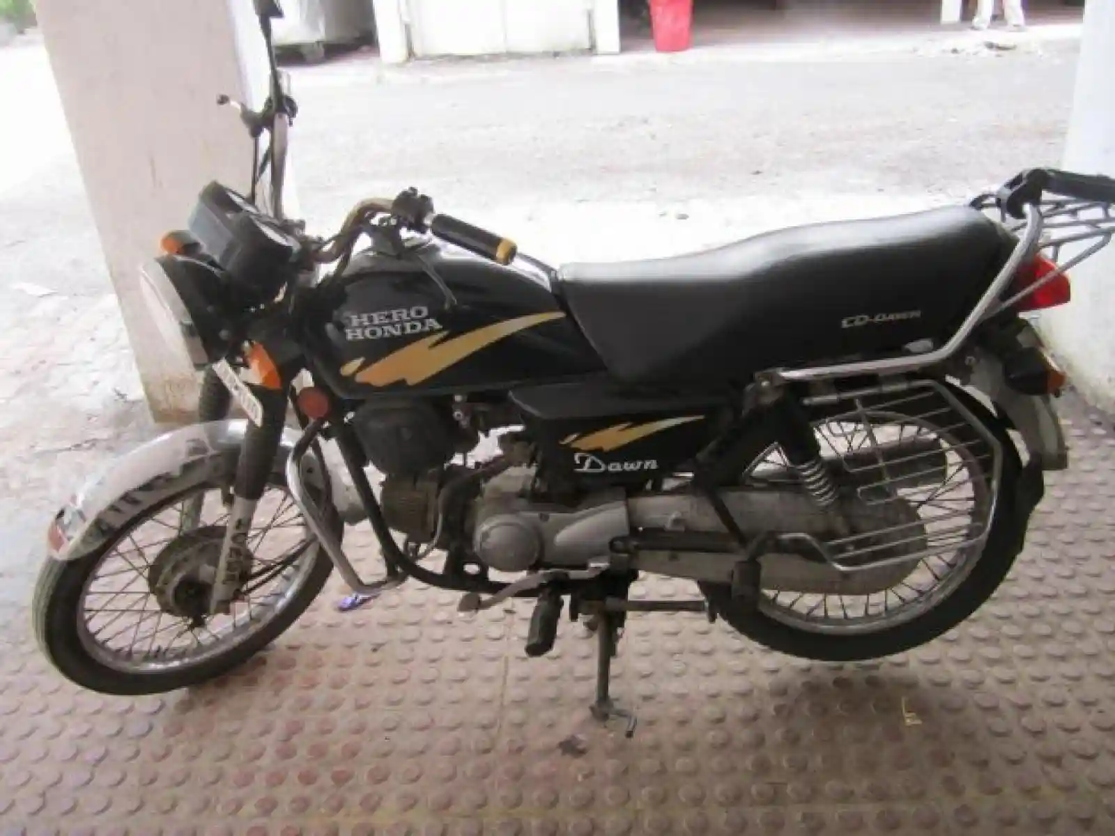 Hero Honda CD Dawn 2009