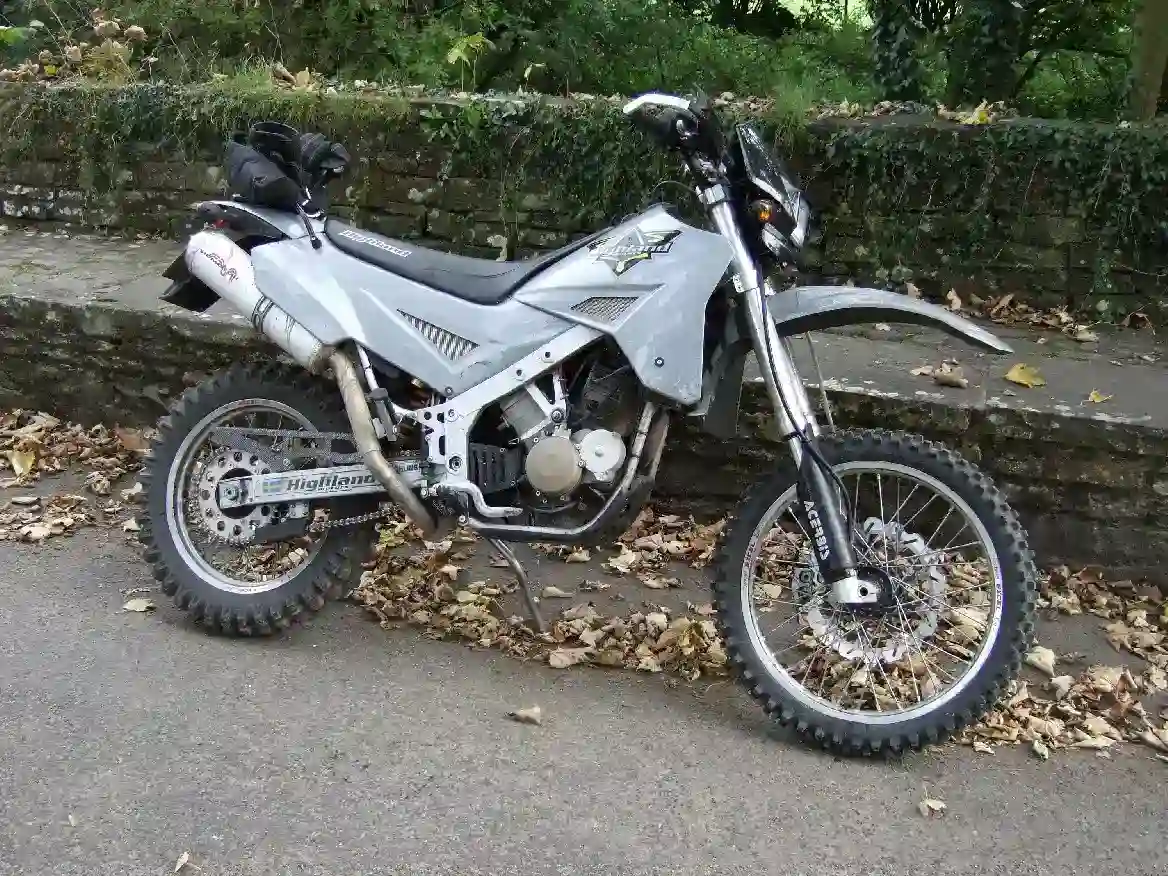 Highland 950 V2 Outback 950 V2 Super Motard 2000