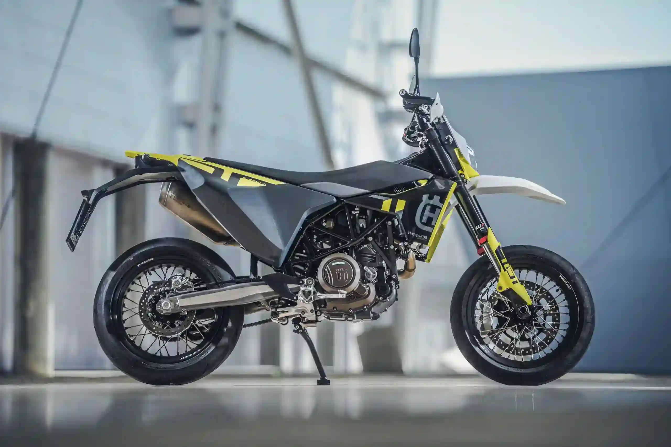 Husqvarna 701 Supermoto 2023