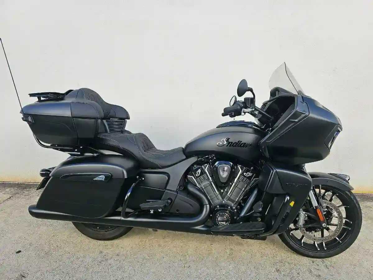 Indian Pursuit Dark Horse Premium 2023