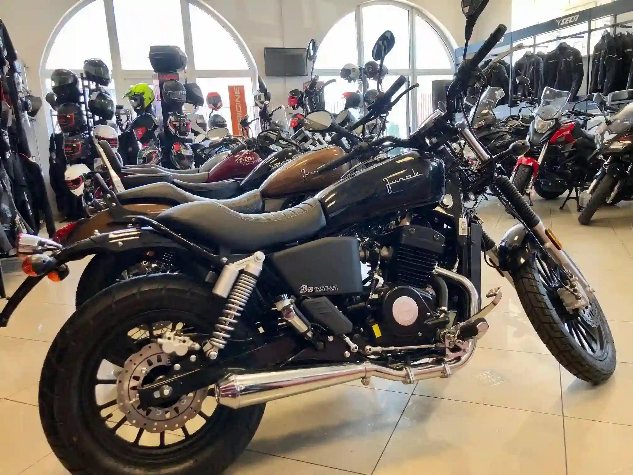 Junak M11 125 Cafe 2020