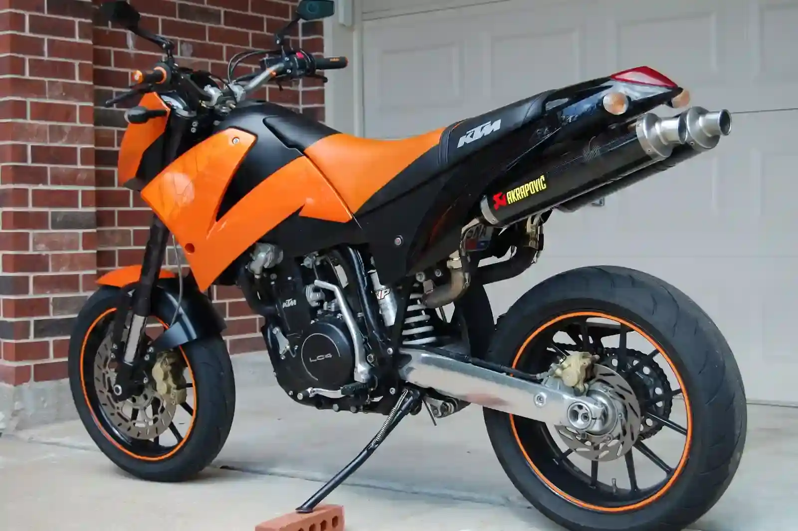 KTM 640 Duke II Red 2005