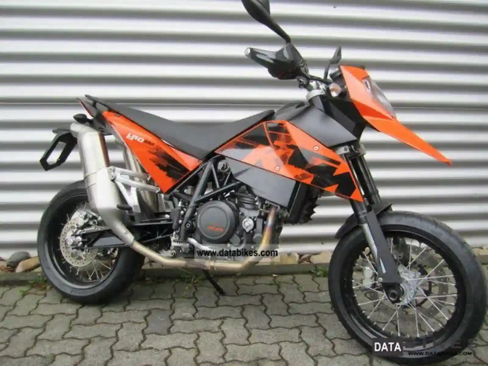 KTM 690 Supermoto 2009 1