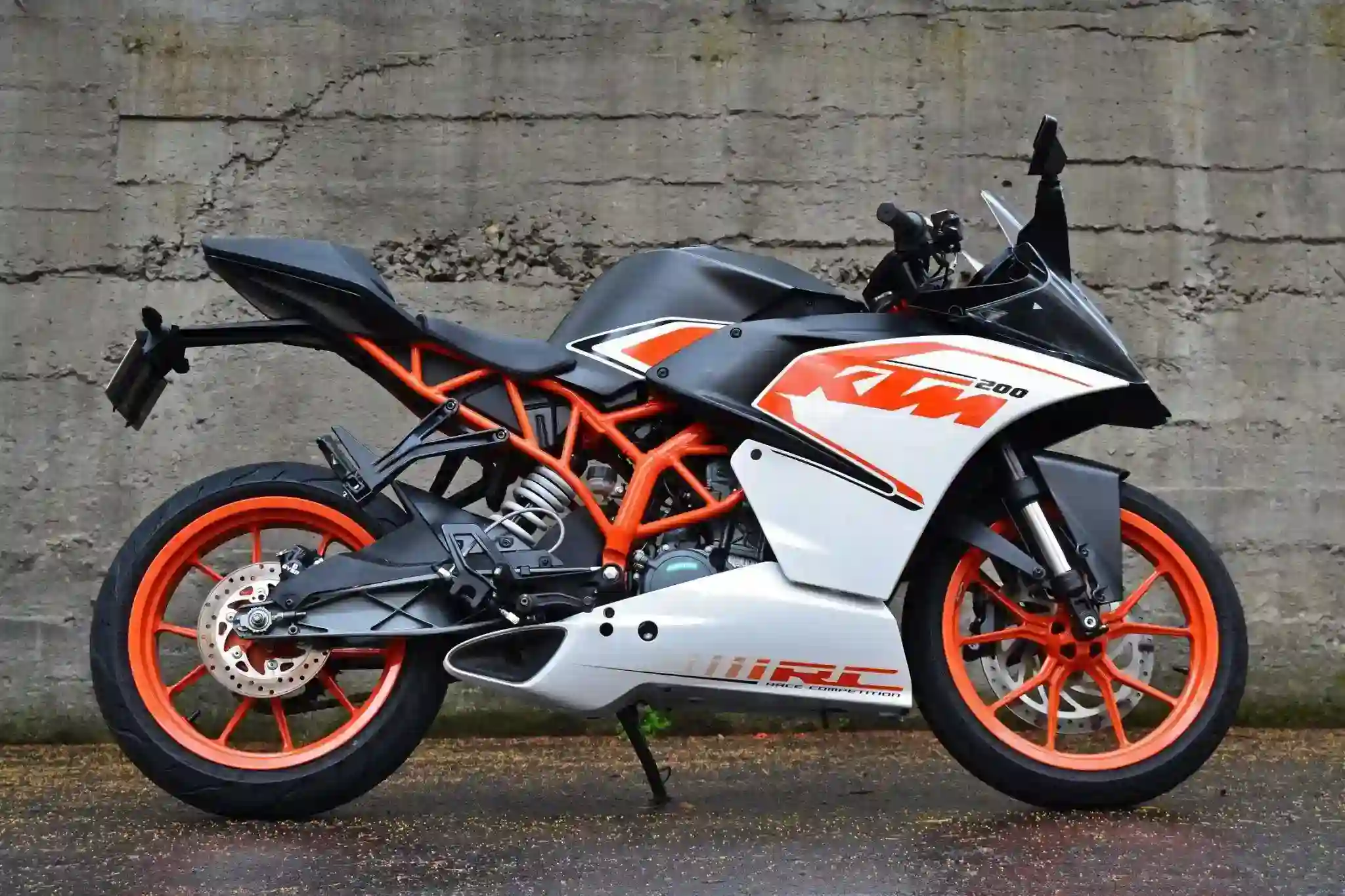 Home 3 KTM RC 200 2018