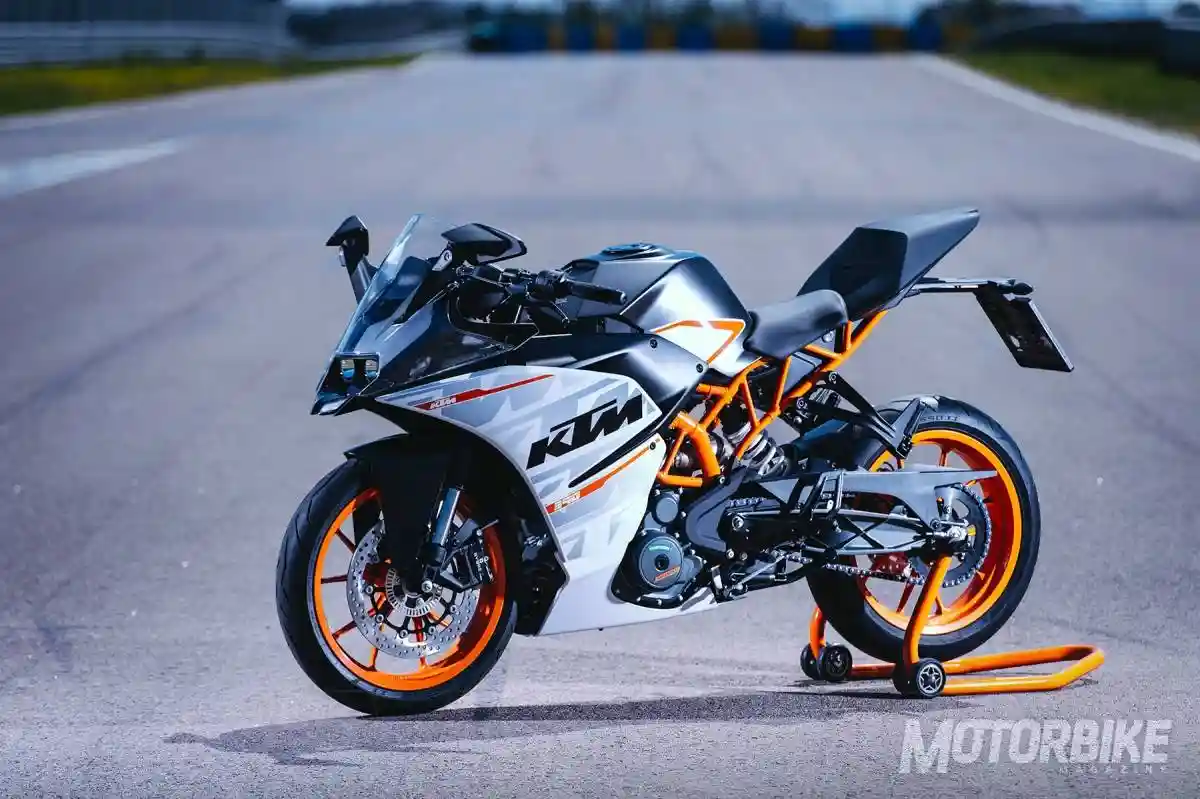 KTM RC 390 2016