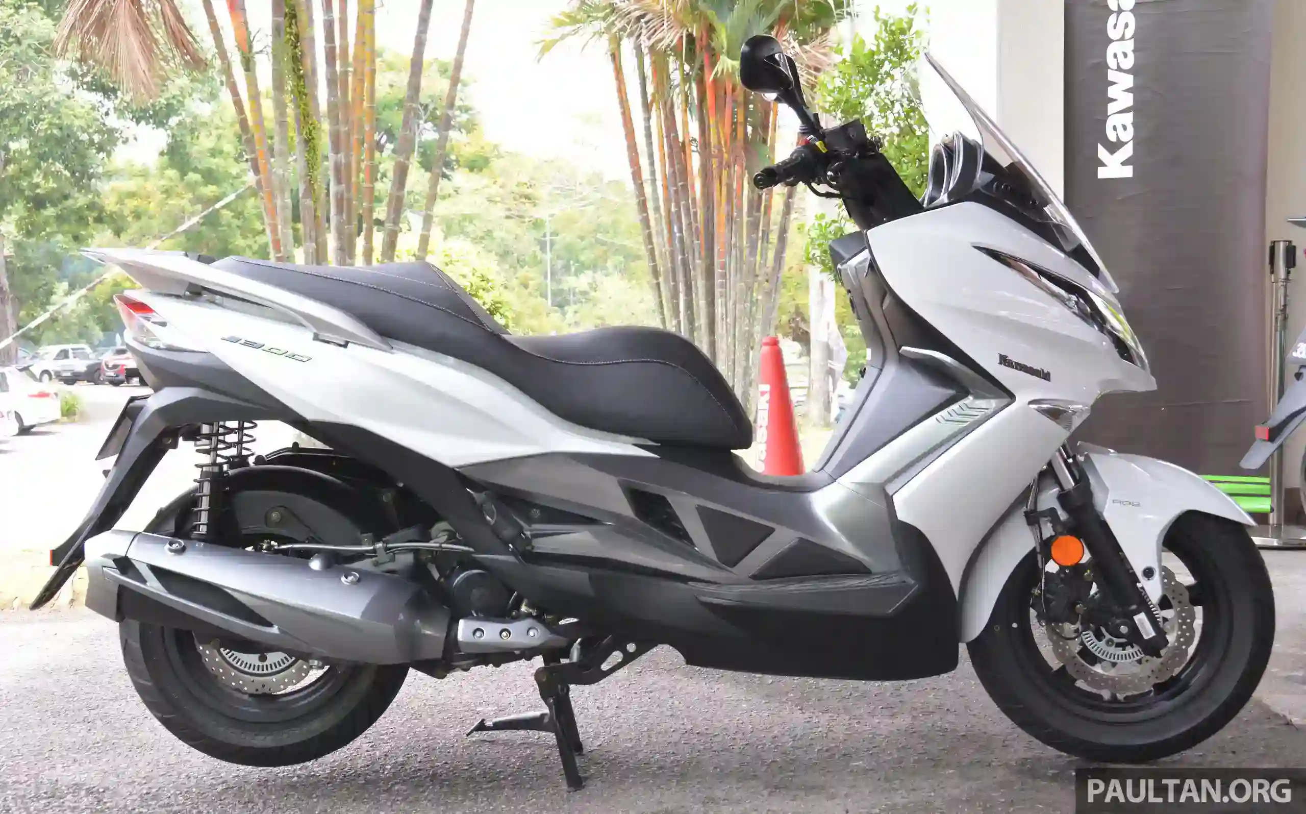 Kawasaki J300 2016