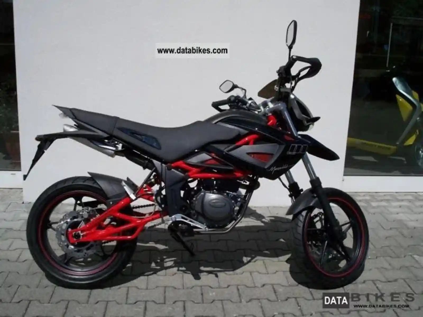 Megelli Supermoto 125M 2011