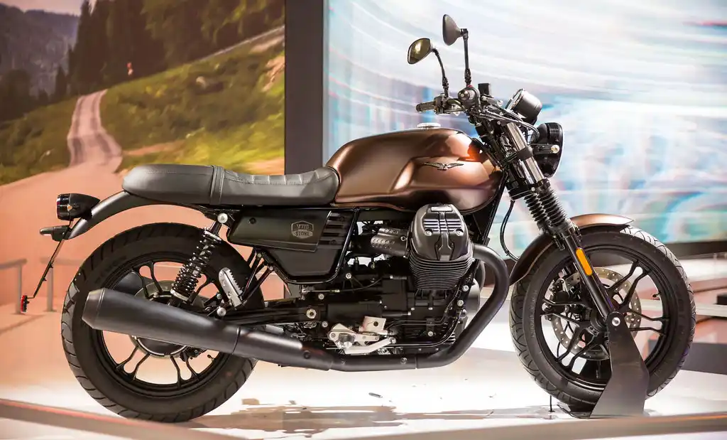 Moto Guzzi V7 III Stone Night Pack 2019