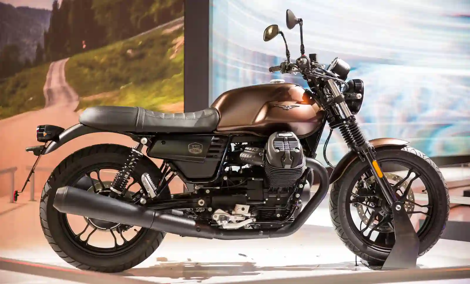 Moto Guzzi V7 III Stone Night Pack 2020