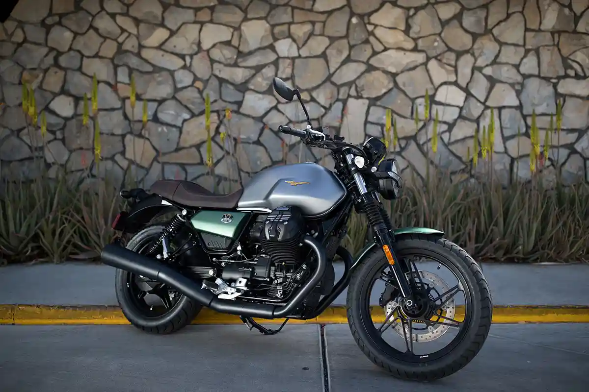 Moto Guzzi V7 Stone 2021