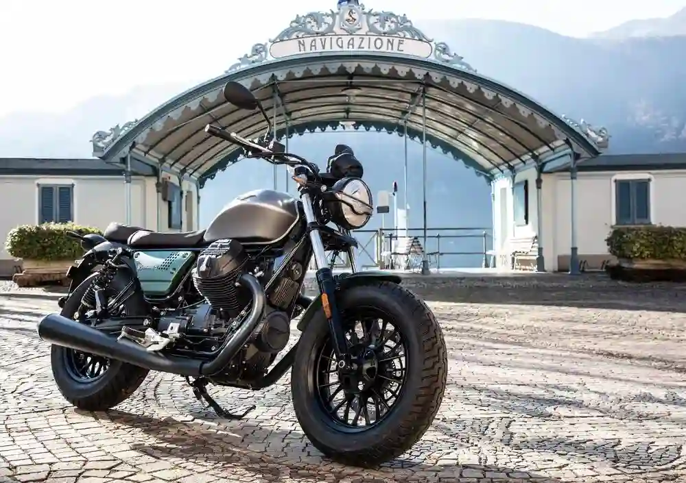 Moto Guzzi V9 Bobber Centenario 2021