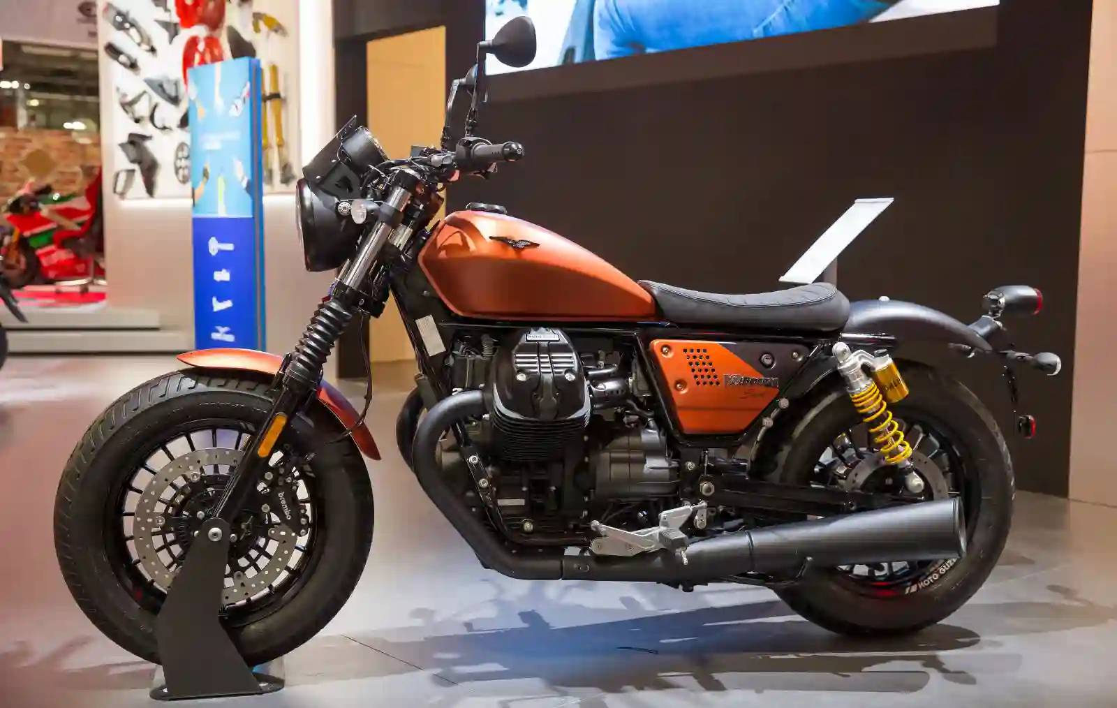 Moto Guzzi V9 Bobber Sport 2020
