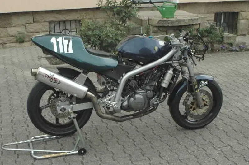 Muz Skorpion Tour 660 2000