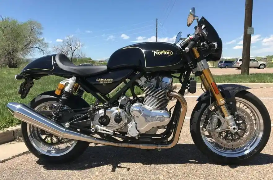 Norton Commando 961 Cafe Racer 2015