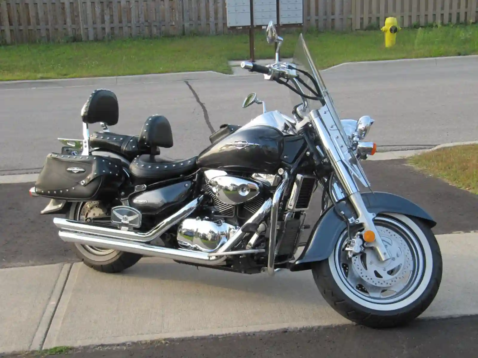 Suzuki Boulevard C90 2011